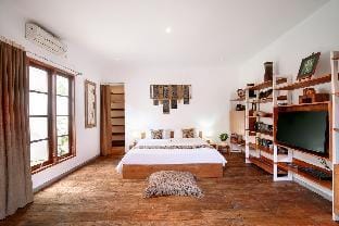 3BR - Villa Bali Joglo in Umalas 10 mins to canggu Villa in North Kuta