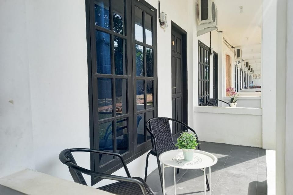 RedDoorz Syariah near Jamtos Lorong Hamba Hotel in Indonesia