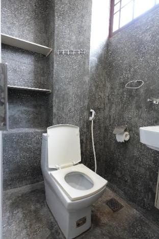 Lovely spacious 1 bedroom BKK2 Apartment in Phnom Penh Province