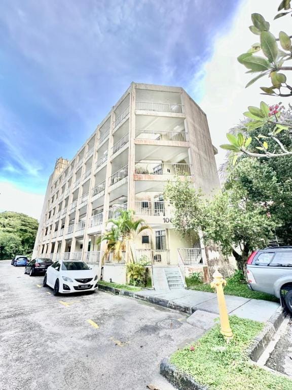 De One Homestay Near Beach @ Bayu Emas Apartment in Batu Ferringhi, Penang, Malaysia