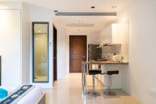Studio Apartment - Emerald Terrace Patong Apartment in Patong