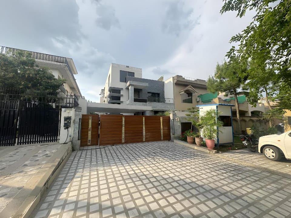Millat Guest House f-10/4 Hotel in Islamabad