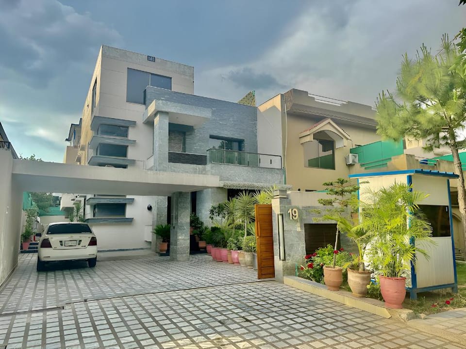Millat Guest House f-10/4 Hotel in Islamabad
