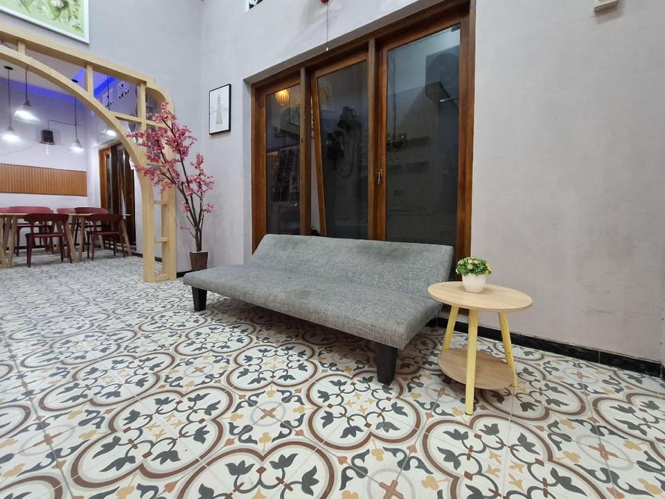 Urbanview Livy House Blitar Hotel in East Java