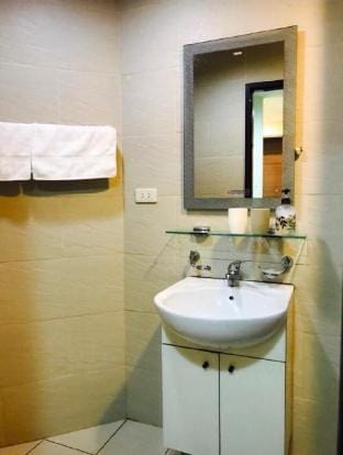 Ximen Town MRT Elevator Room Apartment in Taipei City