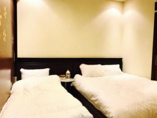 Ximen Town MRT Elevator Room Apartment in Taipei City