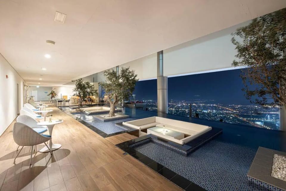 Panoramic Burj Khalifa view-64th flr infinity pool Vacation rental in Dubai