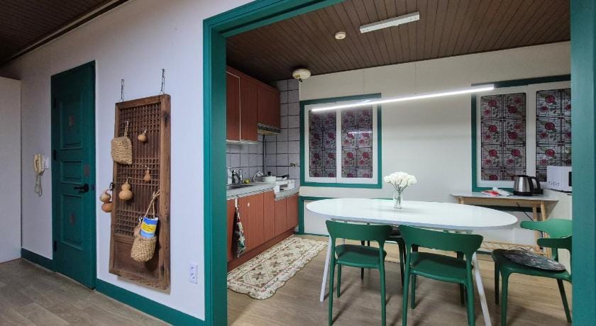 Cozy stay Busan seomyeon Bed and Breakfast in Busan