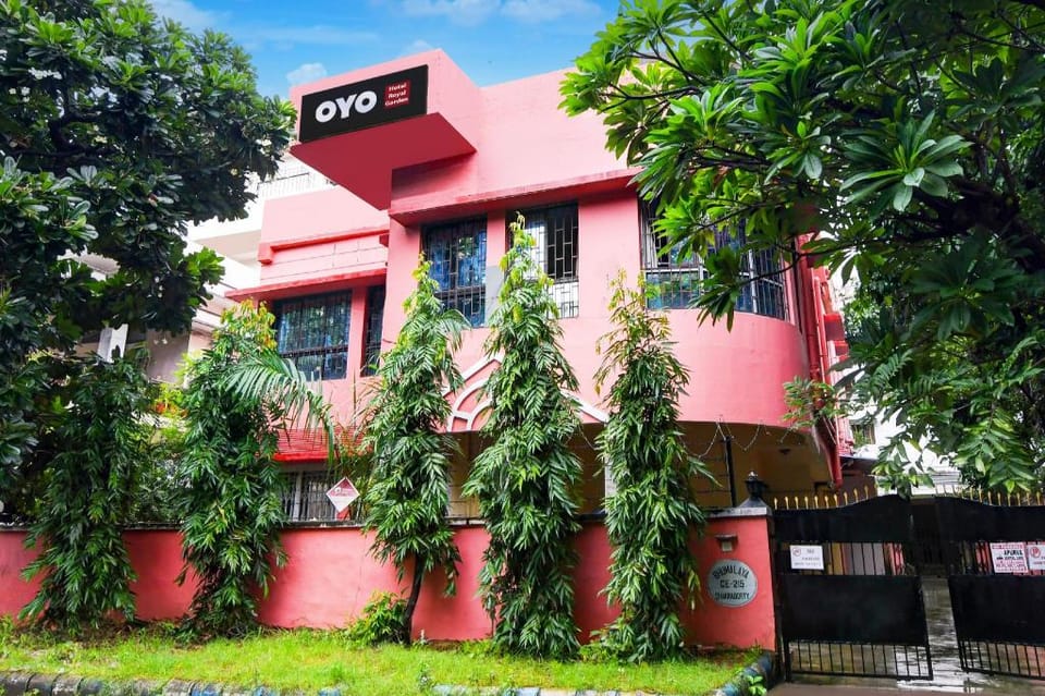Hotel O Royal Garden Hotel in Kolkata