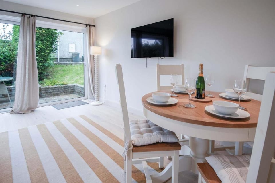 Bayview 3 - 2 Bedroom Chalet - Bayview Oxwich Chalet in Wales