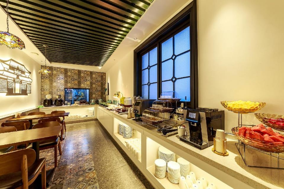 Nostalgia S Hotel - Chengdu  KuanZhai Alley & Renmin Park Hotel in Chengdu