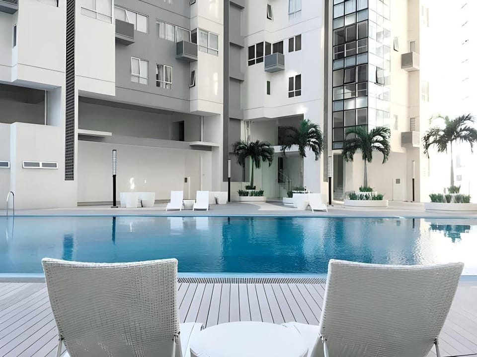 Cozy Modern Loft: Your Stylish Home Away from Home Apartment in Makati