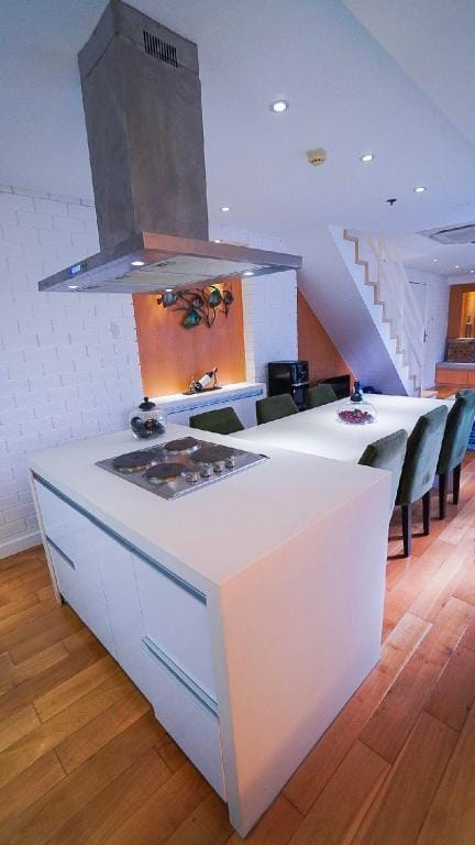 Cozy Modern Loft: Your Stylish Home Away from Home Apartment in Makati