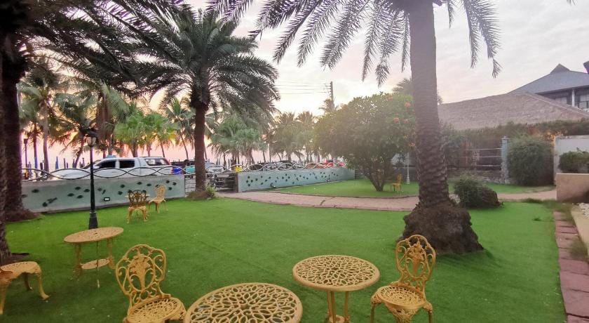 The Beach Bangsaen Seaview Room 62 - Free Netflix Vacation rental in Chon Buri Changwat