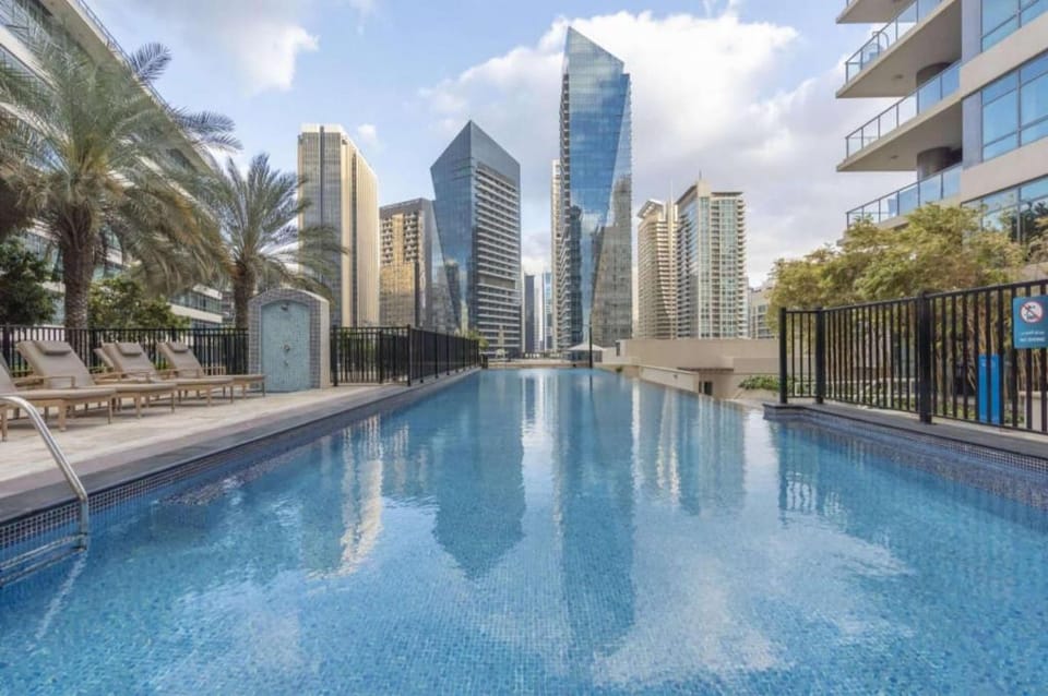 Dreamy Apt w/ Jaw-Dropping Marina Views Apartment in Dubai