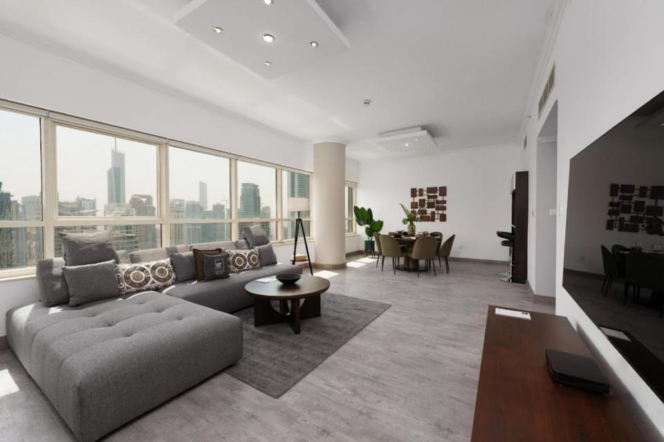 Dreamy Apt w/ Jaw-Dropping Marina Views Apartment in Dubai