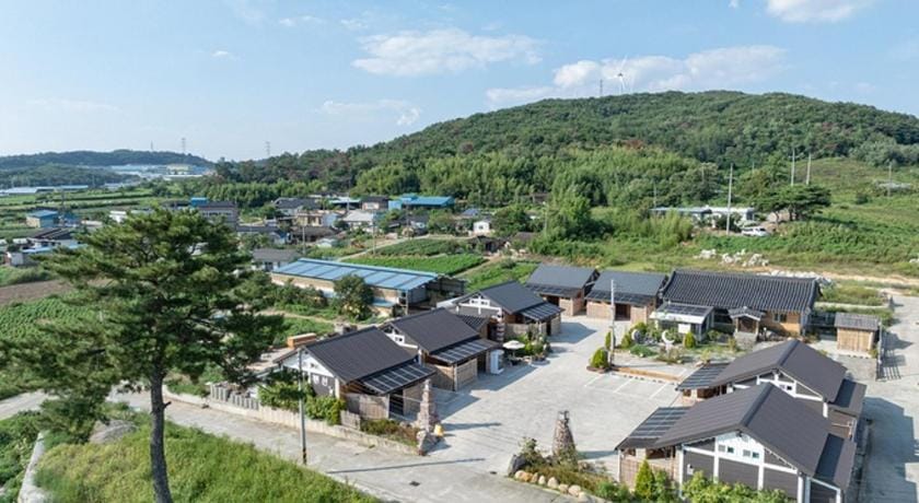 Gyeongju Nari-gil Hanok Pool Villa Bed and Breakfast in South Korea