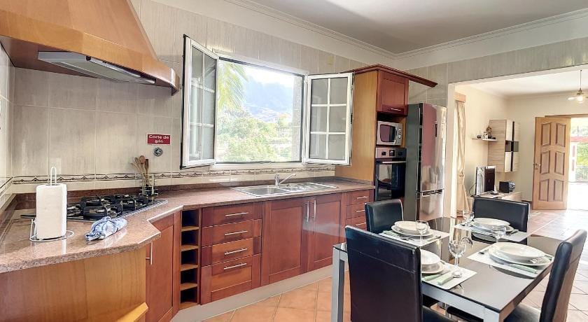 Mountain View Villa by Atlantic Holiday Apartment in Madeira District