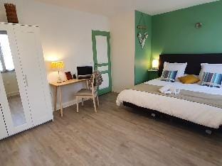 Location LA MARINA, Hotel Vacation rental in Île-de-France