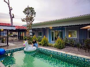 Bunk Ubon Hostel. Villa in Laos