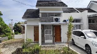 Nuten Homestay Syariah Vacation rental in West Java