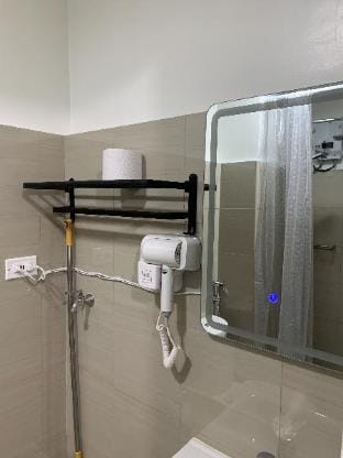 SHORE 2 MOA Staycation T2 U1712 Apartment in Pasay