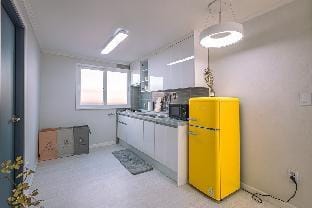 d[Money Stay VIP]  방3개 큰거실 화장실1개 침대4개 /최대12인/리모델링 Vacation rental in Gyeonggi-do