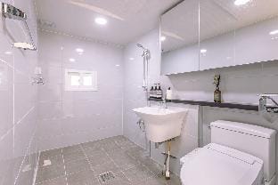 d[Money Stay VIP]  방3개 큰거실 화장실1개 침대4개 /최대12인/리모델링 Vacation rental in Gyeonggi-do
