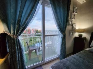 Azur Suites Amani 326,near Airport, Netflix, Cozy Apartment in Lapu-Lapu City
