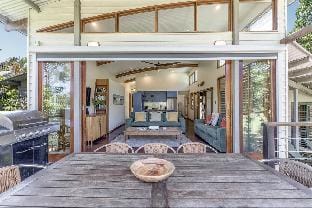 Tallows Beach - Beachfront Suffolk Park House Vacation rental in New South Wales