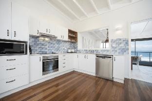 Fuller Holidays - Jane's On Wategos 37 Marine Pde Villa in Byron Bay