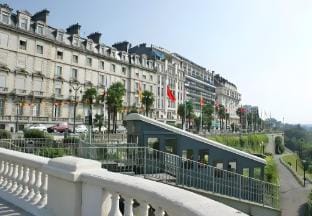 Escapade Royale à PAU - VILLA Privée 6 Pers. + Bébé, Spa, Braséro & Piscine Vacation rental in Pau