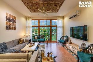 StayVista at The Oakridge W/ Jacuzzi Apartment in Himachal Pradesh