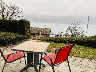Beautiful lake facing studio -12 Vacation rental in Canton of Bern (Region)