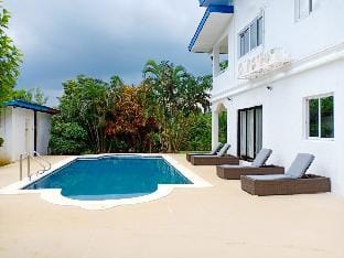 Beautiful villa with pool 3000 sqm tropical garden Villa in Puerto Princesa