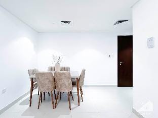 Luxurious 1BR Apt with Balcony in Production City Vacation rental in Dubai