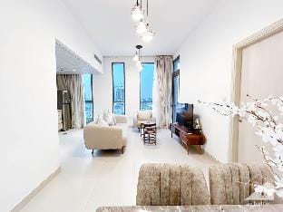 Luxurious 1BR Apt with Balcony in Production City Vacation rental in Dubai