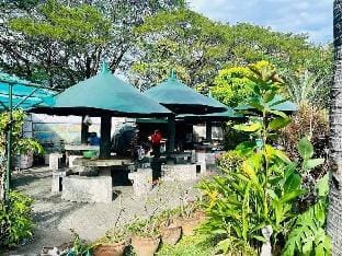 Cozy Villa with beach and pool access Villa in Calabarzon