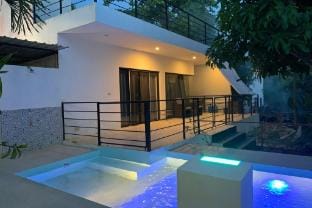 Designer Villa in beautiful garden with pool Villa in Puerto Princesa