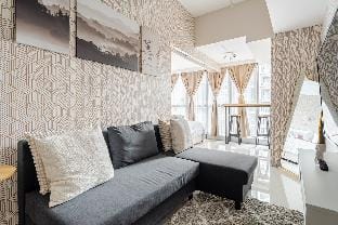Luxurious Minimalist1BR W/ParkingUptown Parksuites Apartment in Makati