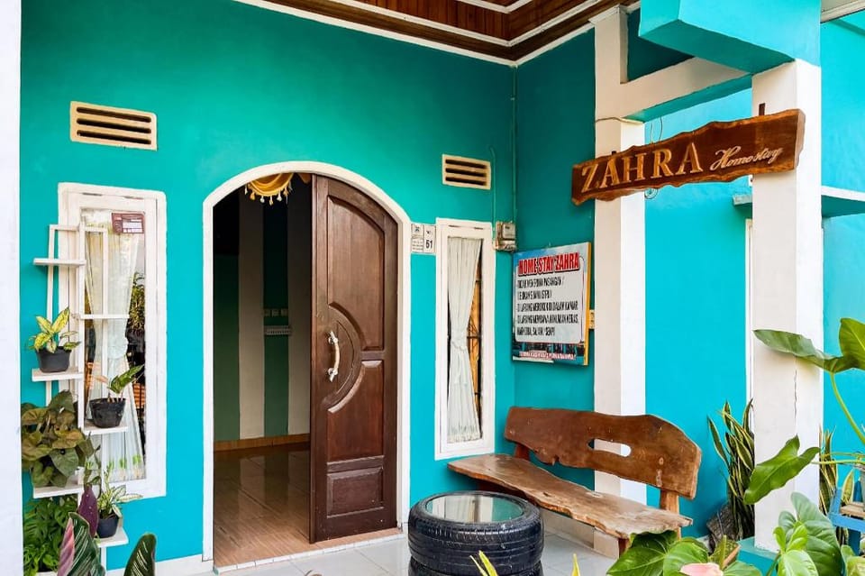 Homestay Zahra Syariah Gunung Dempo Mitra RedDoorz Hotel in Indonesia