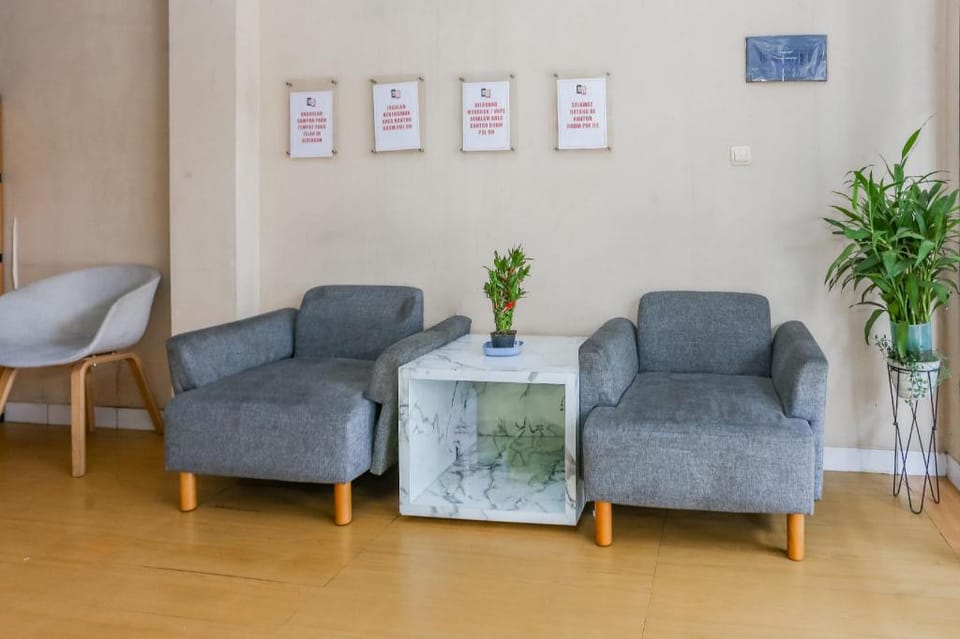Hotel O Tower Mahakam serviced apartment Riverview Jababeka Hotel in West Java