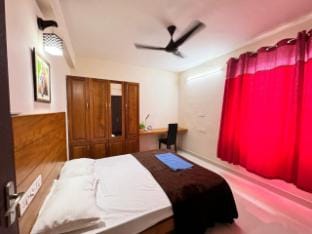 SharonHolidays Nr. KIMS/LULU 3AC Apartment in Thiruvananthapuram