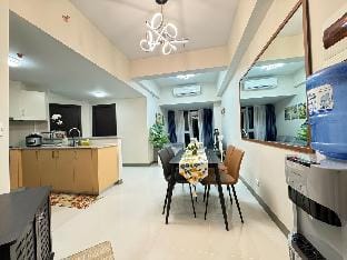 Modern 2BR w/ Balcony & FREE Parking  @UptownBGC Apartment in Makati