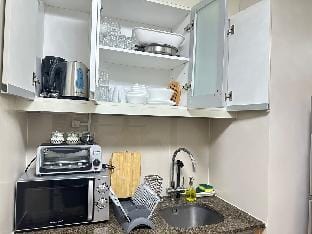 Homey 1BR across Uptown Mall BGC & Grand Hyatt Apartment in Makati