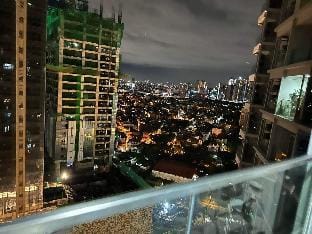 Relax & Unwind @ Uptown BGC w/ FREE Parking Apartment in Makati