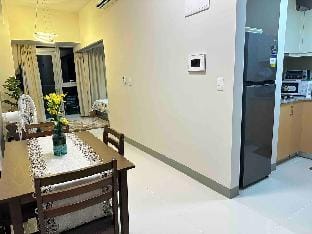 Relax & Unwind @ Uptown BGC w/ FREE Parking Apartment in Makati