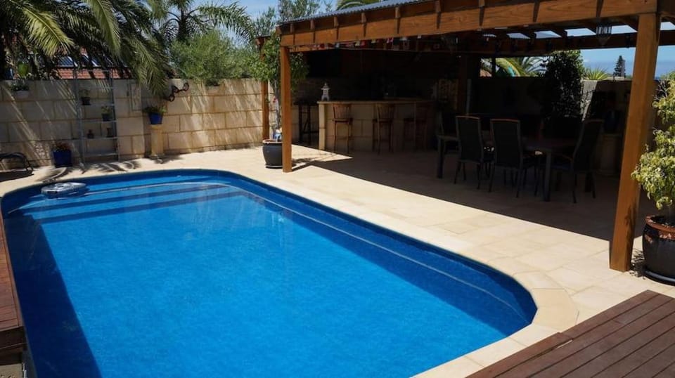 Ocean Reef Homestay Hotel in Perth