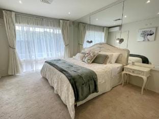 Luxury Family Poolside Villa Brighton Beach Vacation rental in Brighton
