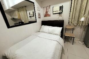 KL Studio close to Greenbelt Apartment in Pasay